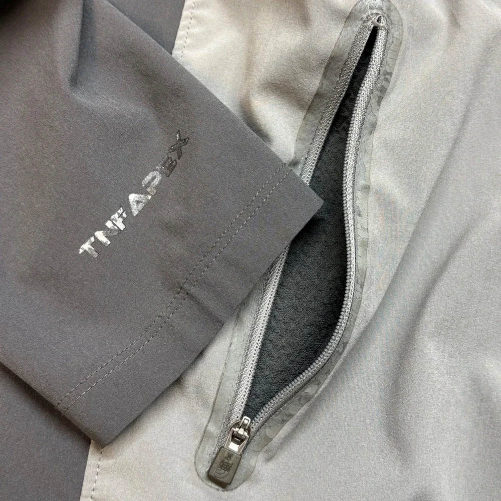 The North Face TNF Apex Men's M Grey Windbreaker Jacket Lightweight‎